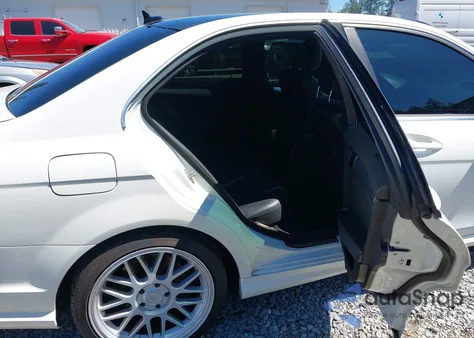 2009 Mercedes-Benz C 300 Sport from USA, damaged, VIN WDDGF54X39F213364